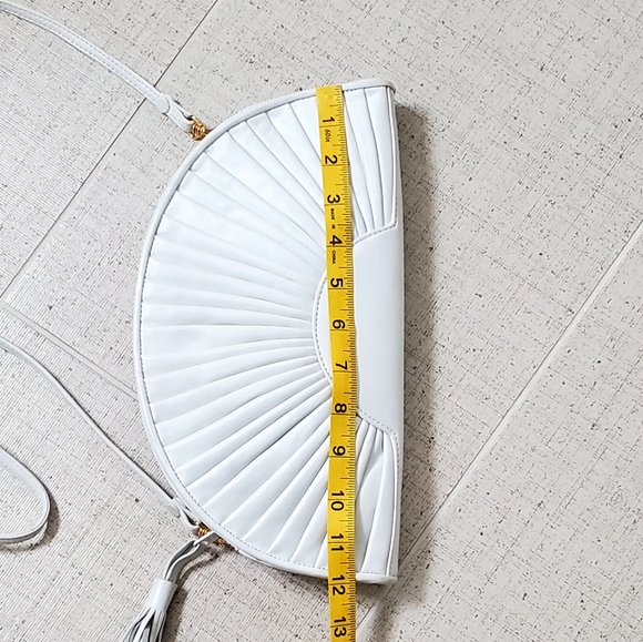 Vintage Brio! Fan Shape White Leather Convertible Bag, Fringe Tassle, EUC - Picture 12 of 15